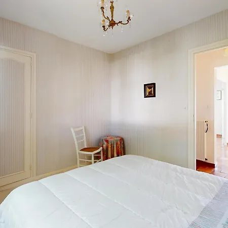 2 Bedroom Cozy In Holiday home