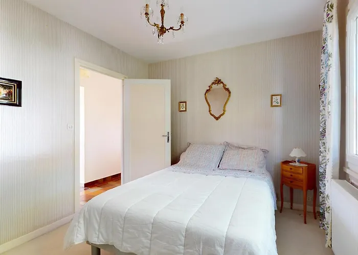 2 Bedroom Cozy In Holiday home