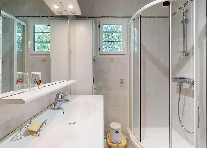 2 Bedroom Cozy In Holiday home *