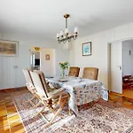 Сasa de vacaciones 2 Bedroom Front In *