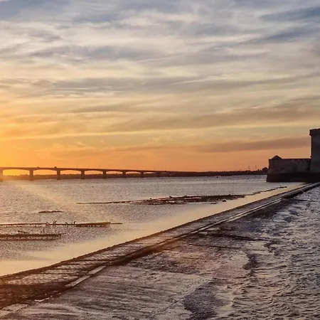 2 Bedroom Cozy In Nyaraló *