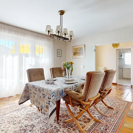 2 Bedroom Beautiful In Royan