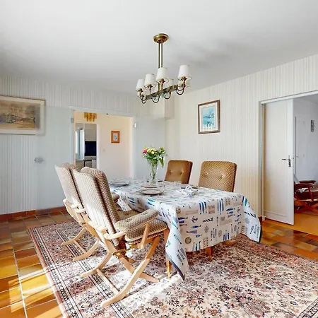 Nyaraló 2 Bedroom Cozy In *