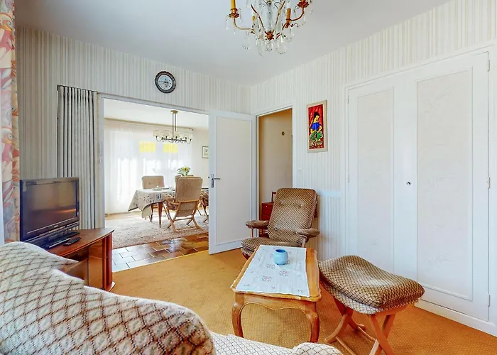 2 Bedroom Cozy In ロワイヤン